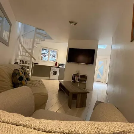 Duplex Situe Dans Le Centre De St Valery En Caux *