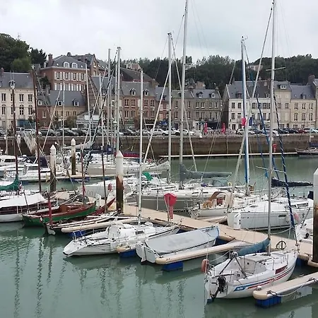 Duplex Situe Dans Le Centre De St Valery En Caux